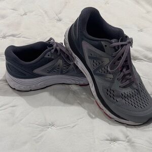 New Balance Women's Gray and Pink Athletic Shoes